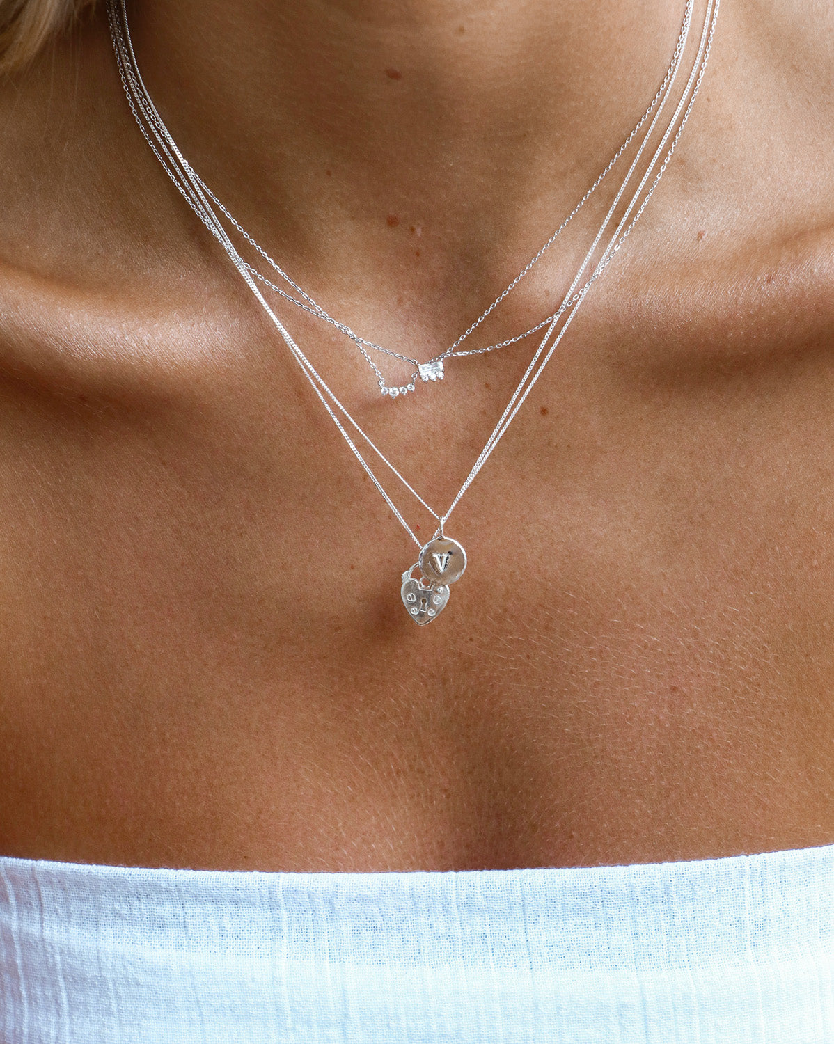 Chain with discount initial pendant
